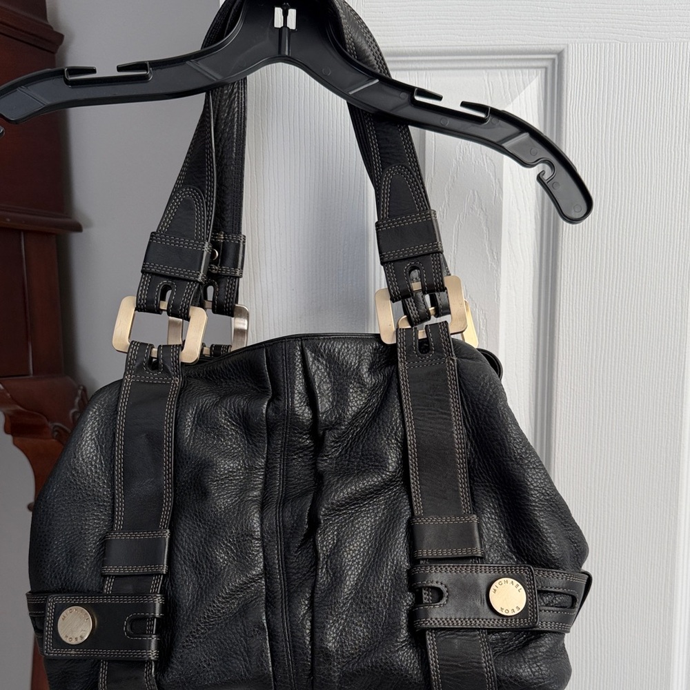 Michael Kors women’s shoulder leather pocketbook